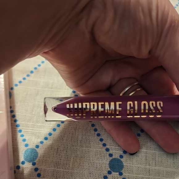 Jeffree Star Supreme Gloss - Vibrant Purple - Picture 5 of 5